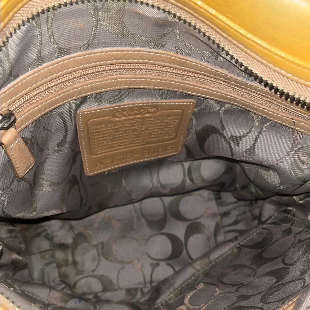 Coach soho vintage Yellow Leather Hobo Bag
9186 - Picture 7 of 10